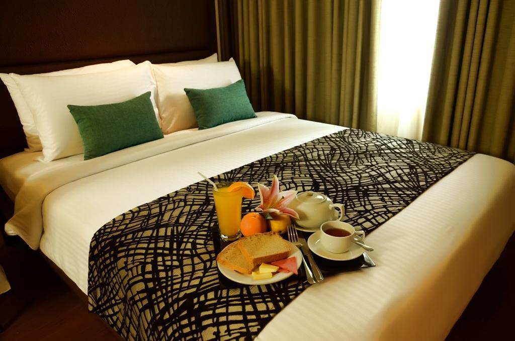 Best Western Antel Spa Hotel Suites Макати Номер фото